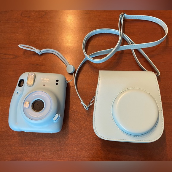 Fujifilm Instax Mini 11 and Carrying Case - Picture 2 of 4